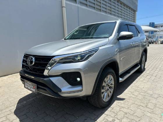 TOYOTA HILUX SW4 2.8 D-4D TURBO DIESEL SRX 7L 4X4 AUTOMÁTICO